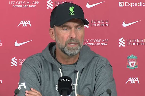 Li&ecirc;n tục bị hỏi xo&aacute;y, Klopp tr&uacute;t giận l&ecirc;n c&aacute;nh ph&oacute;ng vi&ecirc;n - Ảnh 1