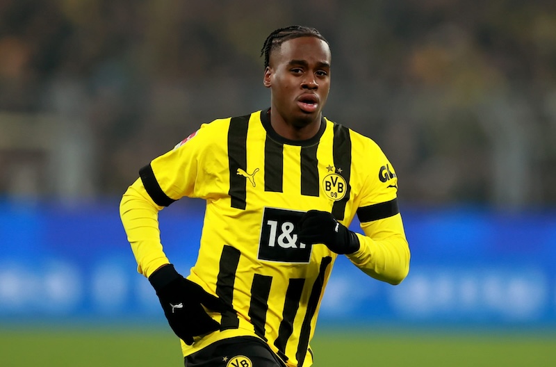 Ng&aacute;ng ch&acirc;n Arsenal, Chelsea đ&oacute;n 