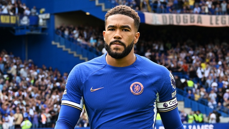 Họ v&ocirc; đơn ch&iacute;! Kh&ocirc;ng ra s&acirc;n, trụ cột Chelsea vẫn bị 