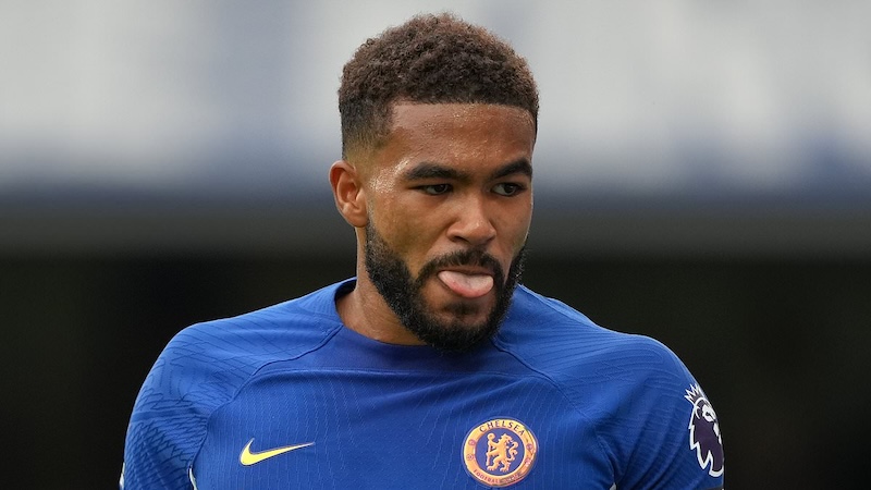 Họ v&ocirc; đơn ch&iacute;! Kh&ocirc;ng ra s&acirc;n, trụ cột Chelsea vẫn bị 