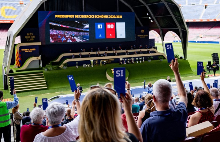 Giữa cơn b&atilde;o t&agrave;i ch&iacute;nh, Barca c&ocirc;ng bố lợi nhuận 