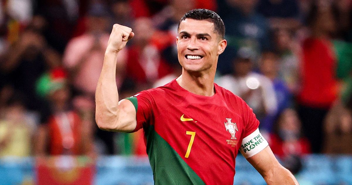 Ronaldo nhận vinh dự c&oacute; 1-0-2, nhưng CĐV lại c&atilde;i nhau 