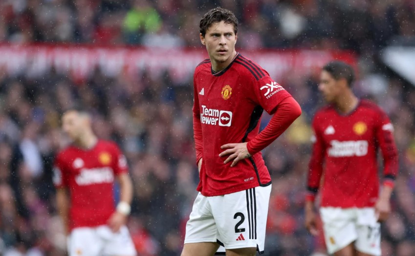 Varane, Martinez li&ecirc;n tục chấn thương, M.U chốt vội đ&aacute; tảng 40 củ - Ảnh 1