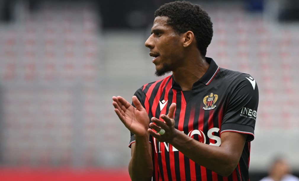 Varane, Martinez li&ecirc;n tục chấn thương, M.U chốt vội đ&aacute; tảng 40 củ - Ảnh 3