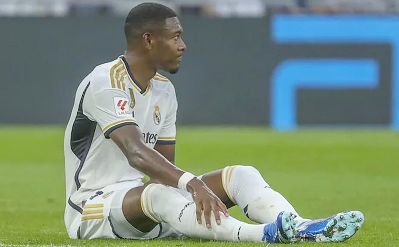 Real Madrid thiệt qu&acirc;n nặng trước thềm đại chiến với Napoli - Ảnh 1