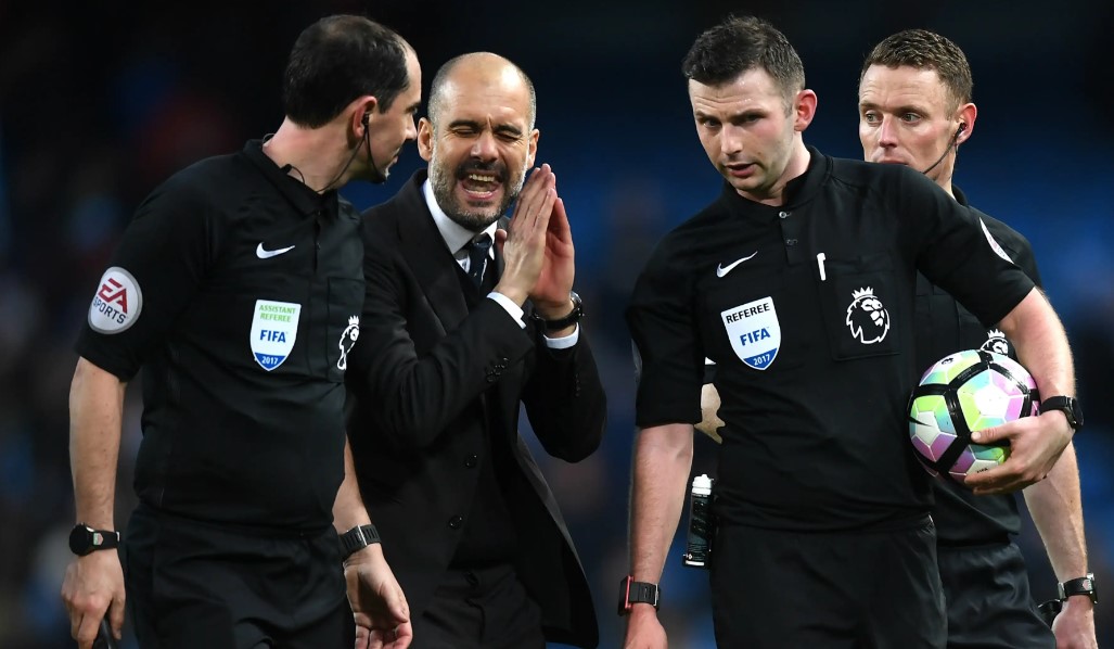 B&ecirc;nh vực Liverpool, Pep Guardiola c&ocirc;ng khai 