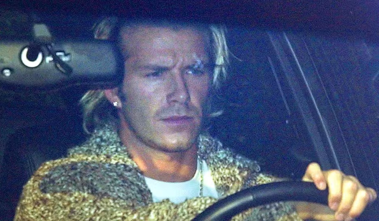 Beckham tiết lộ l&yacute; do bị Sir Alex n&eacute;m thẳng c&aacute;i gi&agrave;y v&agrave;o đầu - Ảnh 1