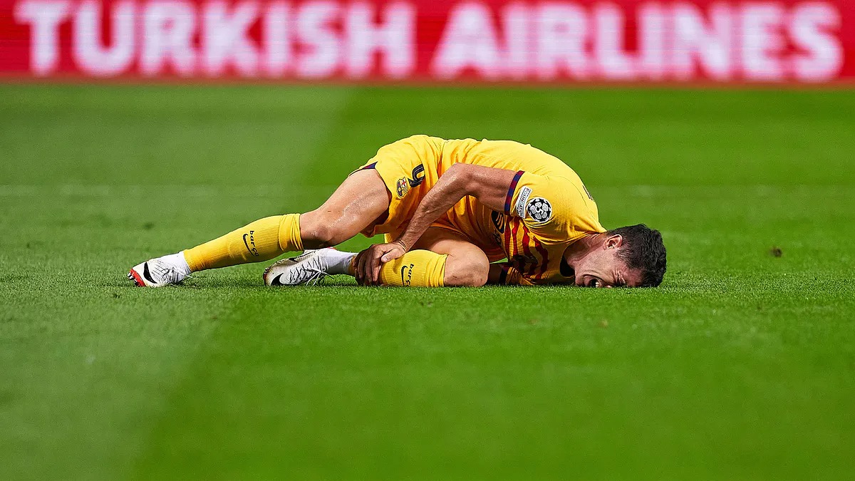 Ng&atilde; vật xuống v&igrave; đau, sao Barca khiến CĐV đứng ngồi kh&ocirc;ng y&ecirc;n - Ảnh 1