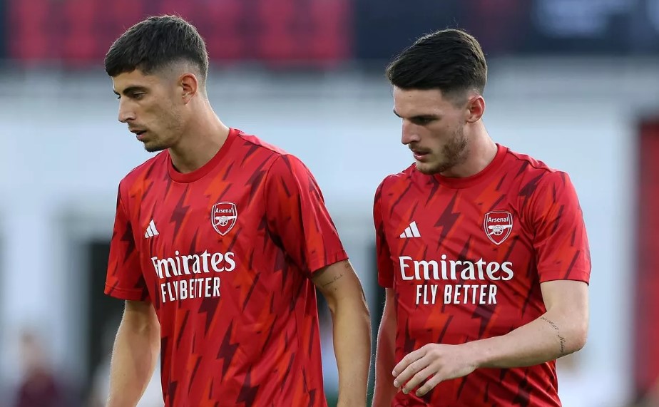 Ch&ecirc; Nketiah, Arsenal tranh 