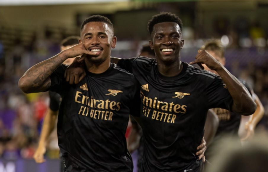 Ch&ecirc; Nketiah, Arsenal tranh 