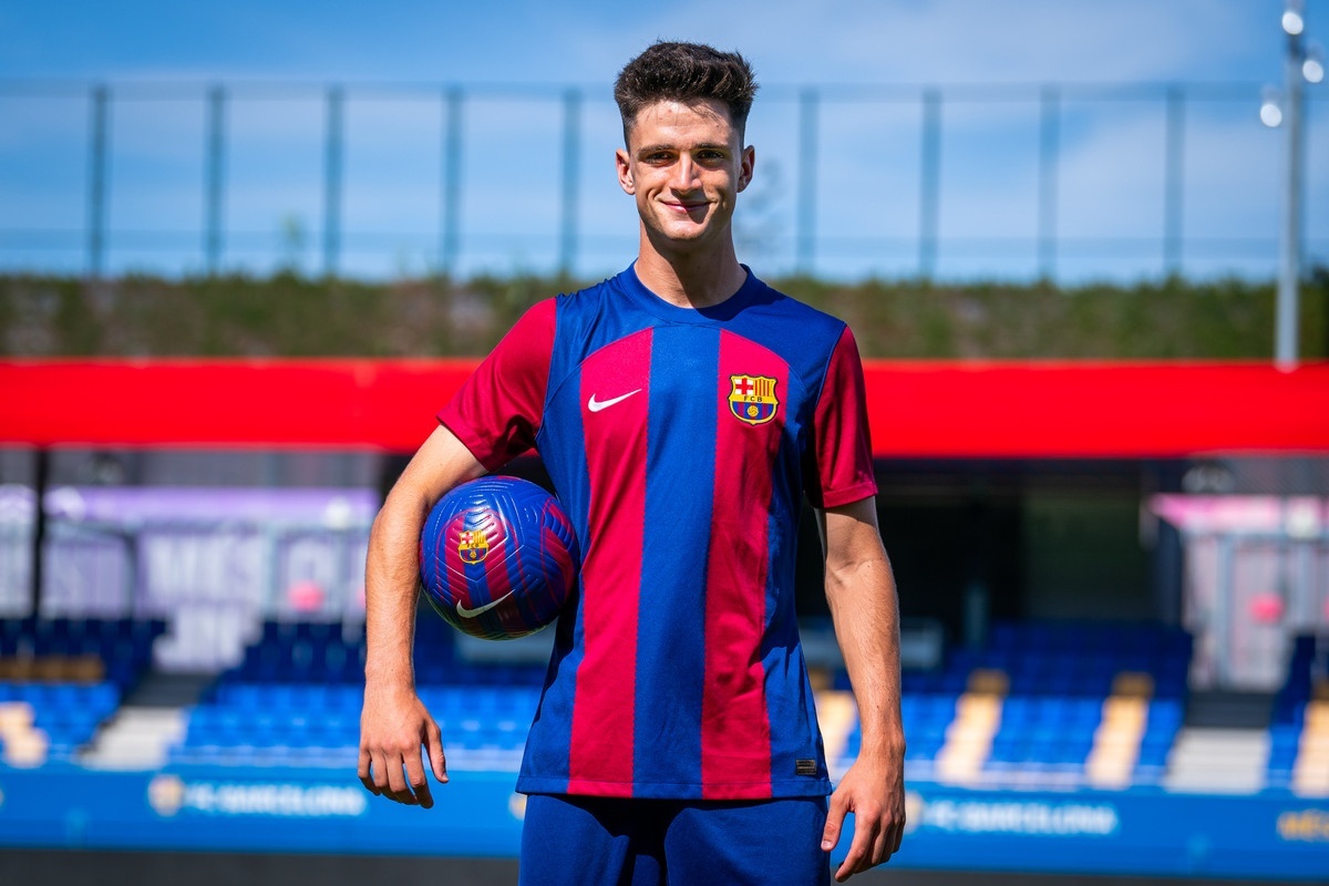 Mất Lewandowski 1 th&aacute;ng, Xavi 