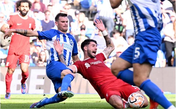 Klopp: 'T&ocirc;i kh&ocirc;ng thể hiểu được, cậu ta phải bị đuổi khỏi s&acirc;n