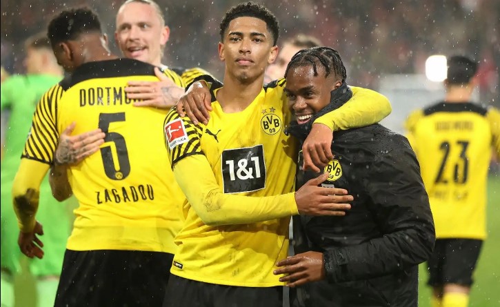 Arsenal dẫn đầu cuộc đua gi&agrave;nh 