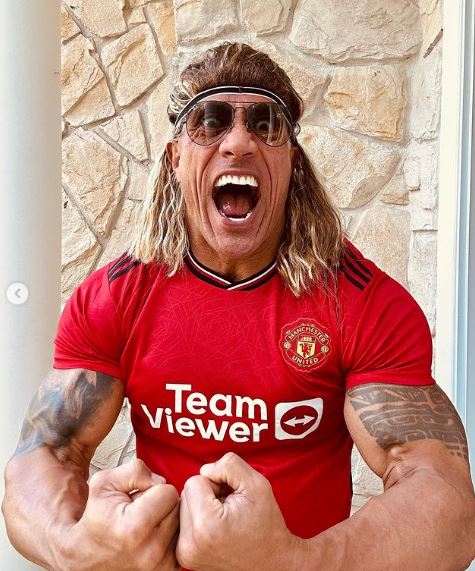 David Beckham mặc &aacute;o đấu MU nhưng n&oacute; cứ sai sai - Ảnh 1