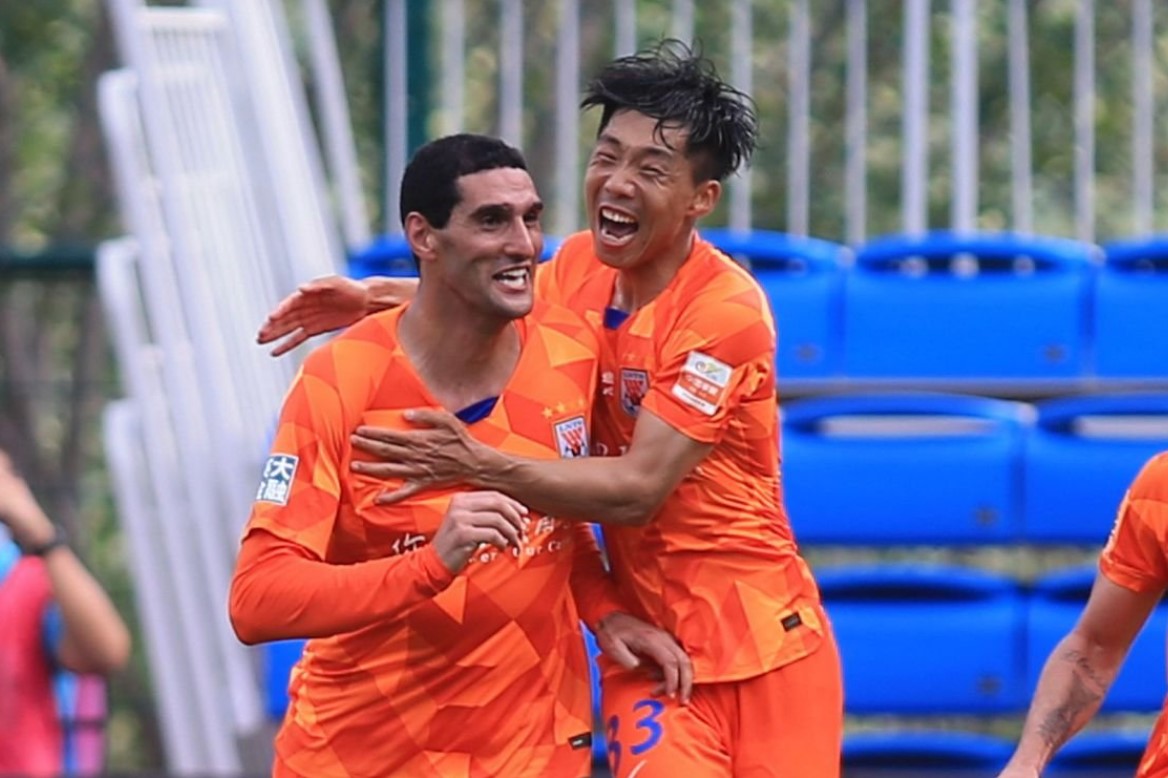 'Th&aacute;nh đ&aacute;nh đầu' của Man United một thời giải nghệ - Ảnh 1