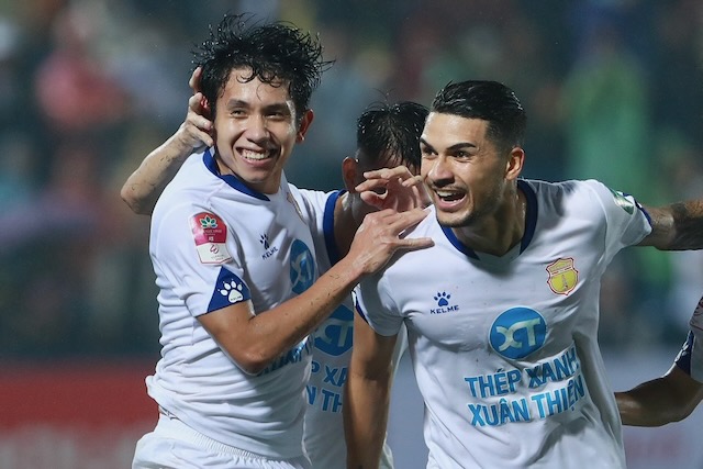 Hồng Duy th&aacute;i độ với HLV khi bị thay sớm - Ảnh 1