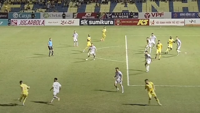 HLV Popov mỉa mai trọng t&agrave;i sau trận thắng SLNA - Ảnh 1