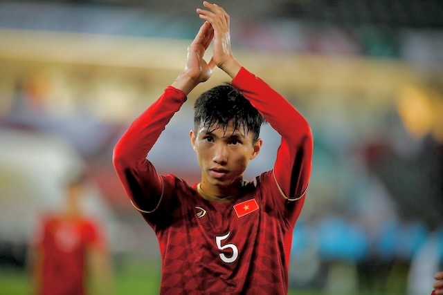 Văn Hậu lại l&ecirc;n b&agrave;n mổ, lỡ hẹn với Asian Cup - Ảnh 1