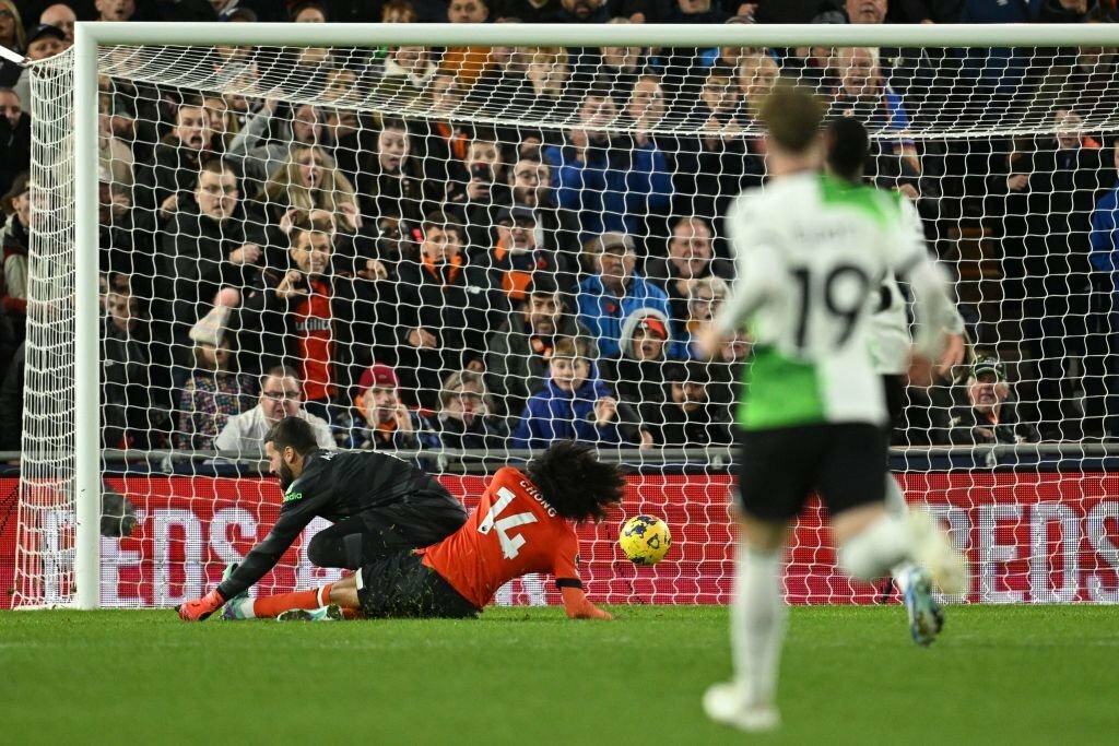 Địa chấn: Liverpool bẽ mặt trước đối thủ mới l&ecirc;n hạng - Ảnh 1