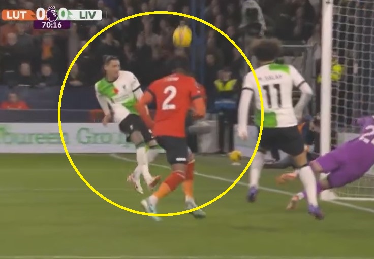 Pha bỏ lỡ của Nunez.