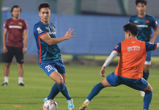 Trung vệ tuyển Việt Nam đặt mục ti&ecirc;u thắng Philippines - Ảnh 1