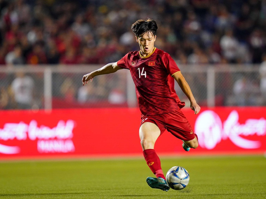 Tuyển Việt Nam kh&ocirc;ng sợ s&acirc;n cỏ nh&acirc;n tạo của Philippines - Ảnh 1