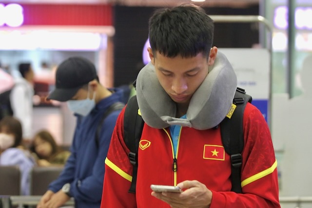 Tuyển Việt Nam đi Philippines dưới c&aacute;i lạnh 17 độ C l&uacute;c tờ mờ s&aacute;ng - Ảnh 1