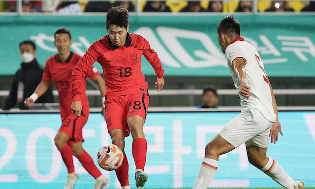 HLV H&agrave;n Quốc: 'T&ocirc;i sợ Singapore ph&ograve;ng ngự đ&ocirc;ng như Việt Nam' - Ảnh 1