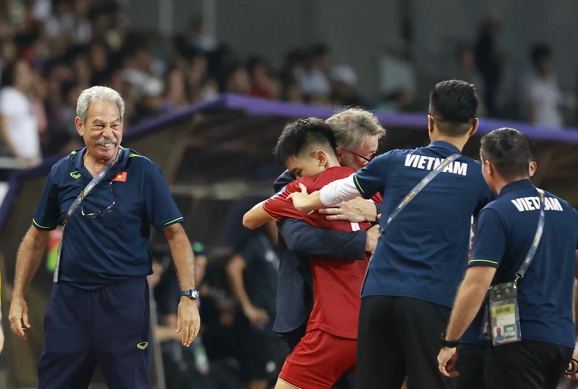 Nguyễn Đ&igrave;nh Bắc - người h&ugrave;ng 19 tuổi của tuyển Việt Nam l&agrave; ai? - Ảnh 1