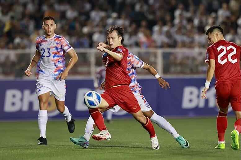 Văn To&agrave;n kh&ocirc;ng gặp chấn thương nặng ở trận Philippines  - Ảnh 1