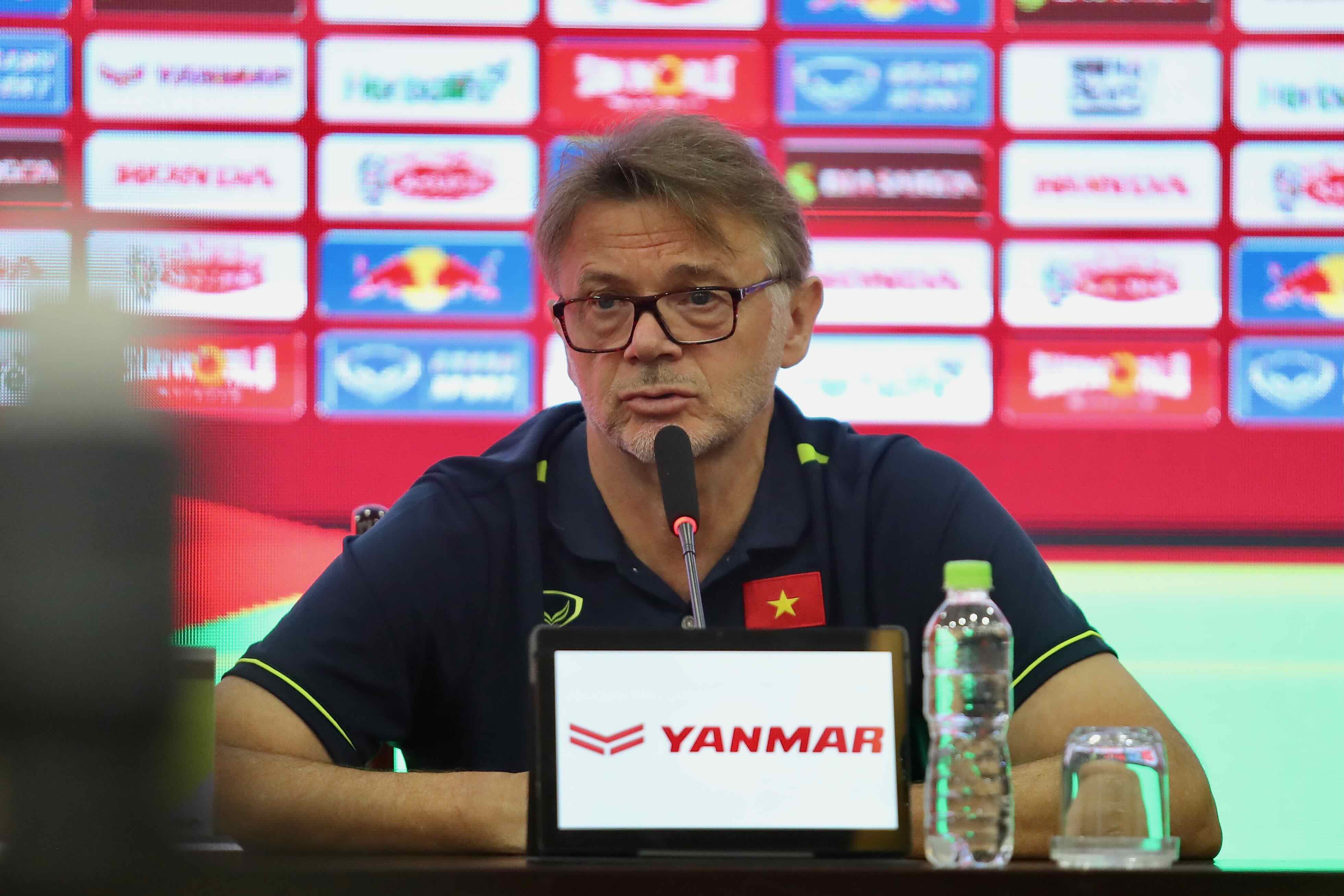 HLV Troussier: 'Tuyển Việt Nam c&oacute; thể g&acirc;y bất ngờ trước Iraq' - Ảnh 1