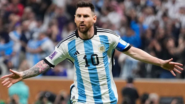 &Aacute;O ĐẤU CỦA MESSI PH&Aacute; KỶ LỤC THẾ GIỚI?  - Ảnh 1