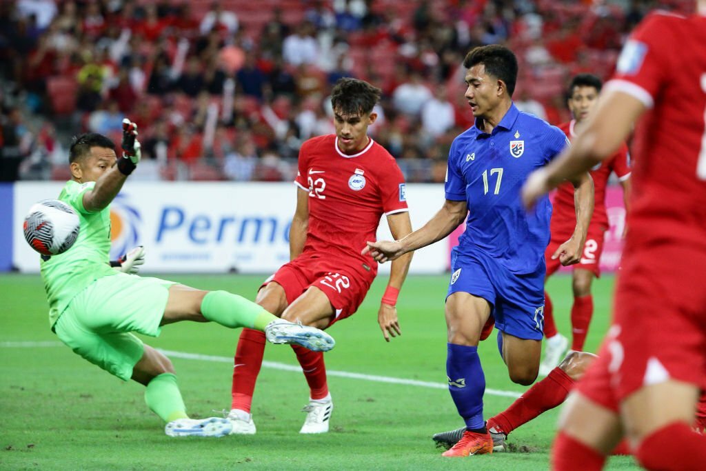Thắng Singapore, tuyển Th&aacute;i Lan v&agrave; HLV Polking đập tan chỉ tr&iacute;ch - Ảnh 1