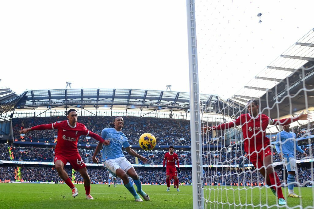 Arnold tỏa s&aacute;ng gi&uacute;p Liverpool cầm ch&acirc;n Man City ngay tại Etihad - Ảnh 1