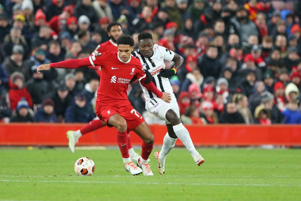 Tam tấu h&agrave;ng c&ocirc;ng toả s&aacute;ng, Liverpool thắng tiến v&agrave;o v&ograve;ng knock-out - Ảnh 1