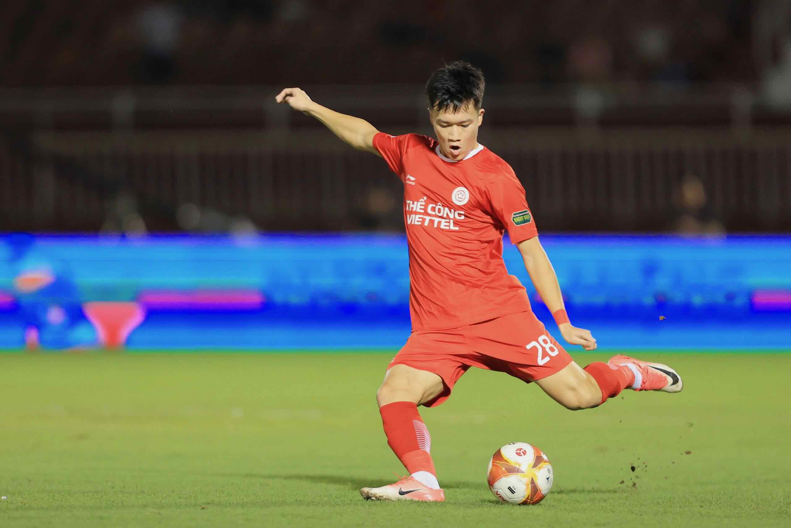 Ho&agrave;ng Đức kh&ocirc;ng cứu nổi CLB Viettel - Ảnh 1