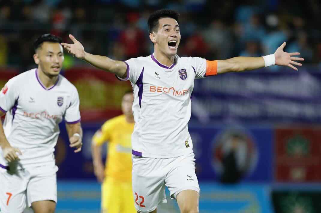 &ldquo;B&oacute; ch&acirc;n&rdquo; Tiến Linh thường xuy&ecirc;n tr&ecirc;n băng ghế dự bị, HLV B&igrave;nh Dương l&ecirc;n tiếng giải th&iacute;ch - Ảnh 1