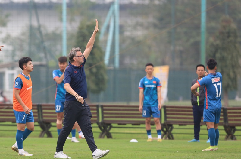 Chốt danh s&aacute;ch dự Asian Cup 2023, ĐT Việt Nam chia tay 4 cầu thủ, giữ h&agrave;ng ph&ograve;ng ngự - Ảnh 1