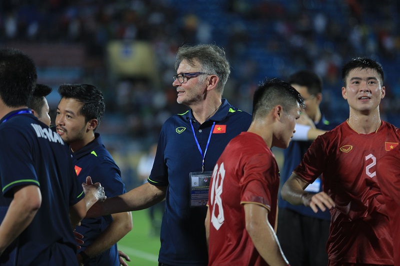 HLV Troussier tự tin hiểu r&otilde; Nhật Bản, H&ugrave;ng Dũng tiết lộ c&aacute;ch khắc chế - Ảnh 1