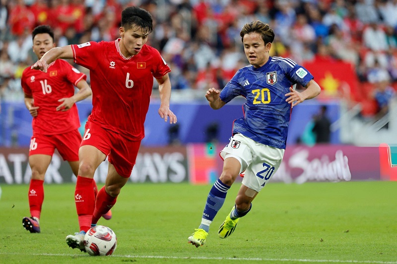 Nh&igrave;n ĐT Việt Nam thi đấu, Takefusa Kubo muốn 'cắp s&aacute;ch theo học' - Ảnh 1