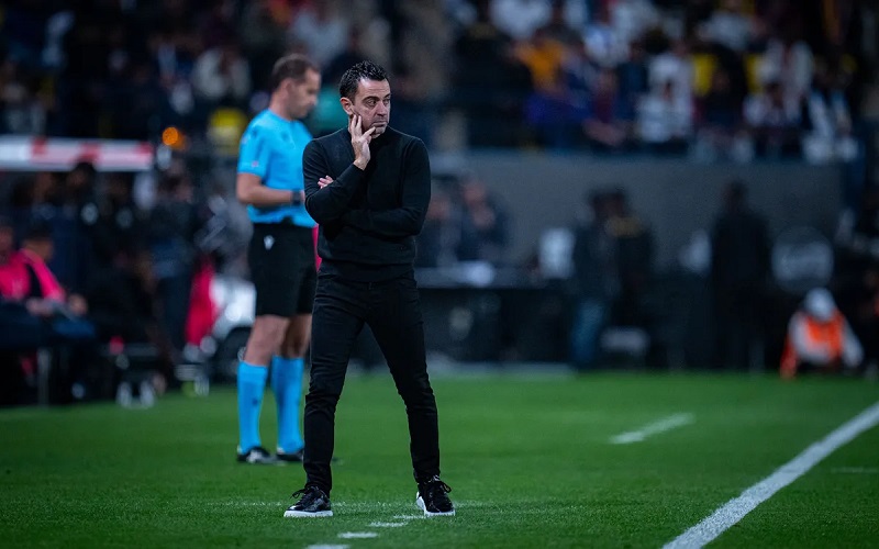 Thua 1-4 Real Madrid ở Si&ecirc;u c&uacute;p TBN, HLV Xavi đối mặt tương lai u &aacute;m tại Barca  - Ảnh 1