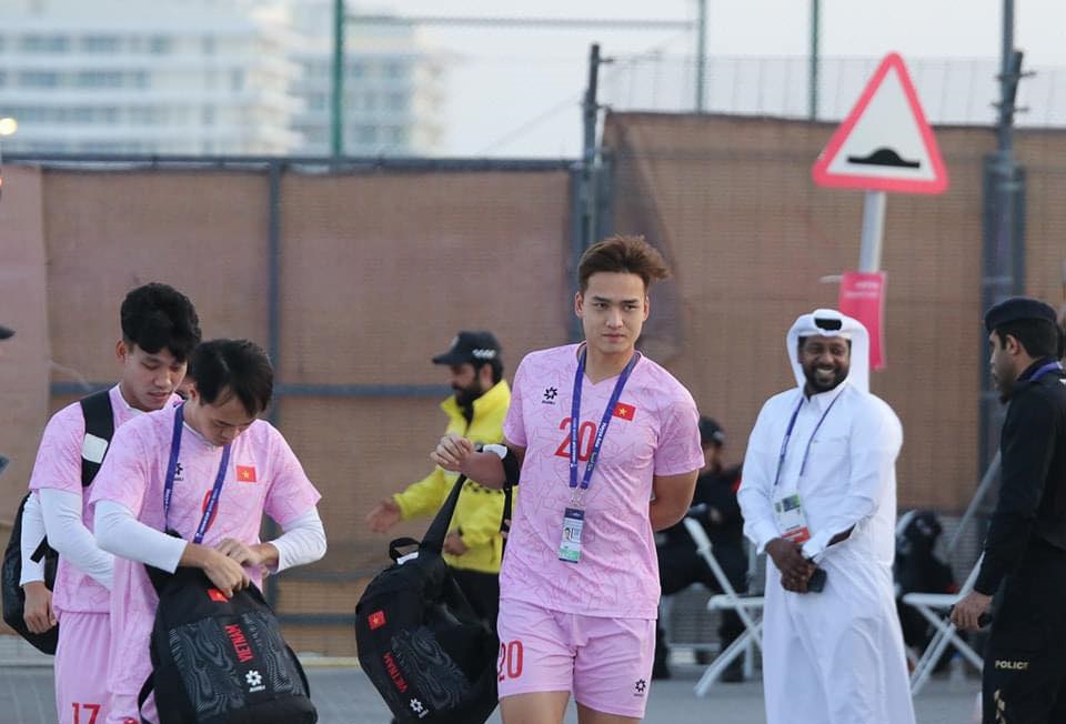 Sau tập ri&ecirc;ng, B&ugrave;i Ho&agrave;ng Việt Anh vẫn bỏ ngỏ khả năng ra s&acirc;n gặp Indonesia - Ảnh 1