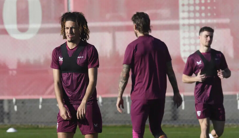 Sao trẻ MU bị cấm đ&aacute; v&igrave; tẩn nhau với đồng đội - Ảnh 1