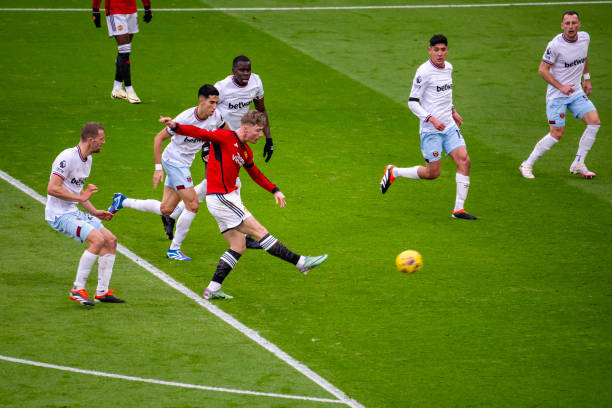 Hojlund lập kỷ lục trong ng&agrave;y MU thắng West Ham - Ảnh 1