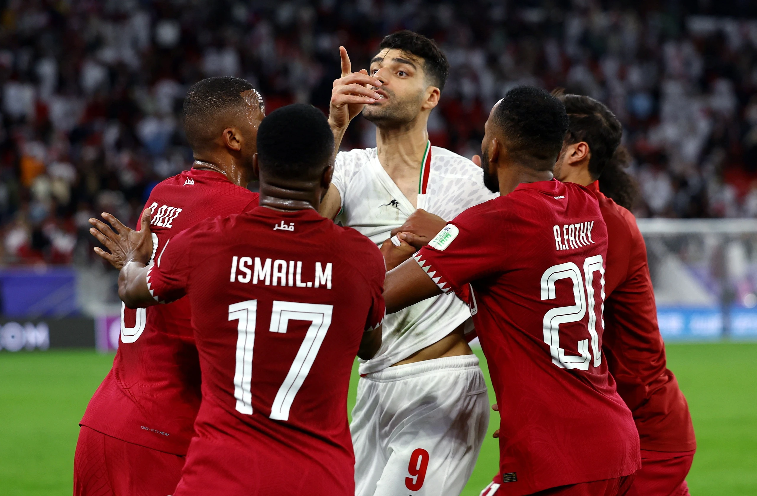 HLV Iran kh&ocirc;ng ngớt lời chỉ tr&iacute;ch trọng t&agrave;i sau trận thua Qatar ở Asian Cup 2023 - Ảnh 1