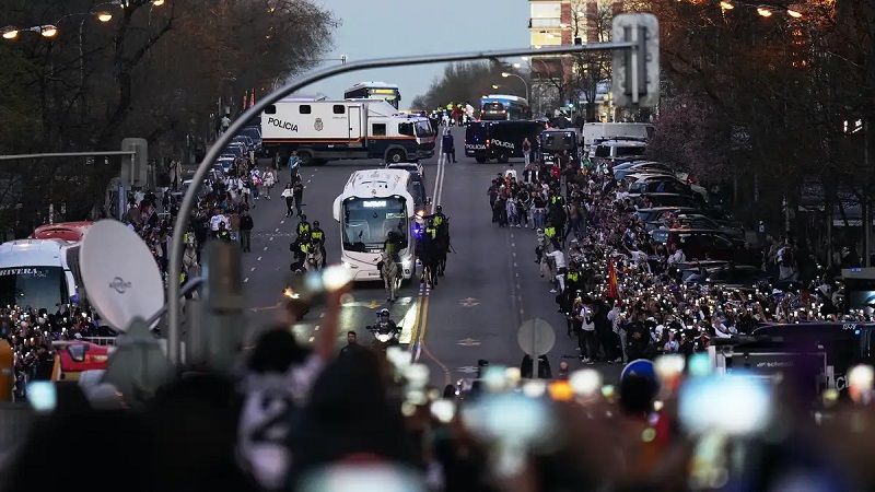Xe bus Real Madrid gặp tai nạn ở Leipzig trước trận đấu ở Champions League - Ảnh 1