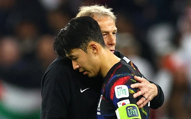 LĐBĐ H&agrave;n Quốc đề nghị sa thải HLV Klinsmann - Ảnh 1