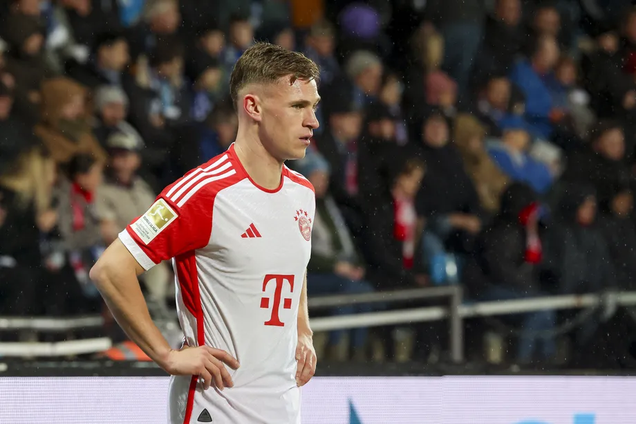 Kimmich su&yacute;t đ&aacute;nh nhau với trợ l&yacute; HLV Bayern Munich - Ảnh 1