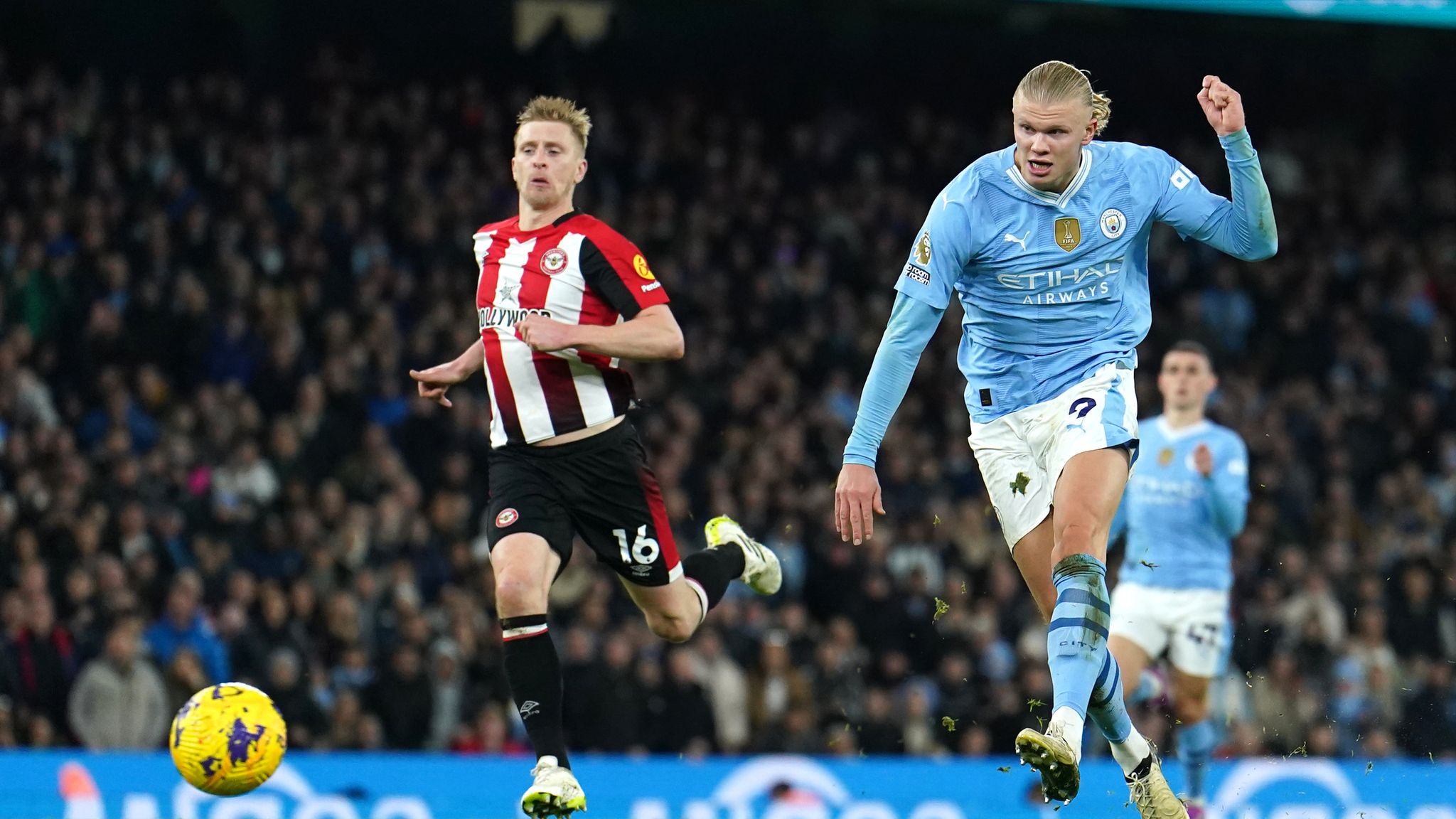 Haaland gi&uacute;p Man City đ&aacute;nh bại Brentford, để &aacute;p s&aacute;t Liverpool - Ảnh 1
