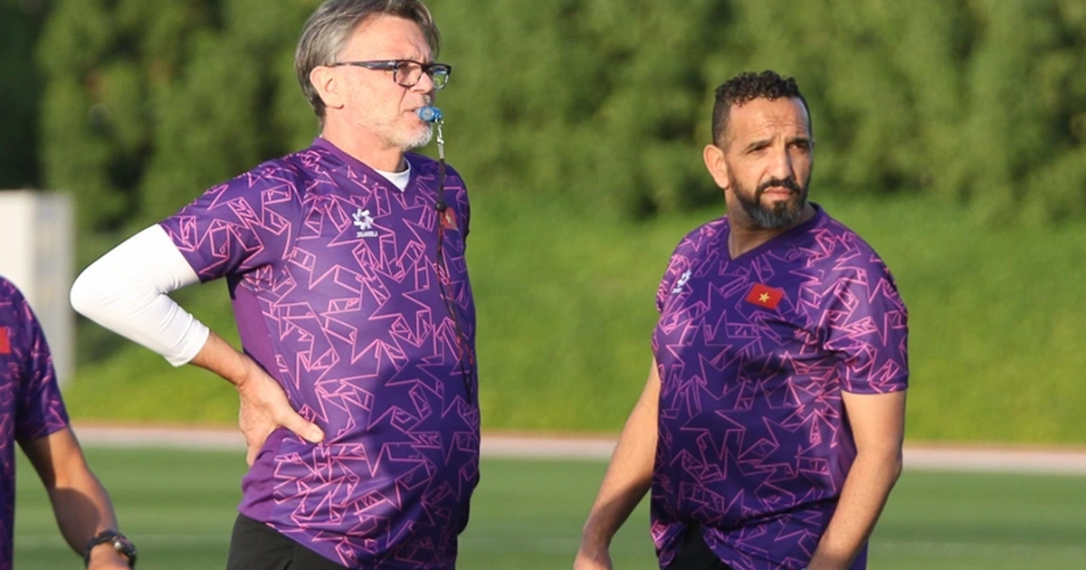 Thầy cũ Ronaldo tạm thời dẫn dắt U23 Việt Nam thay HLV Troussier - Ảnh 1